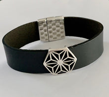 Load image into Gallery viewer, Flat Leather Bracelet Kit